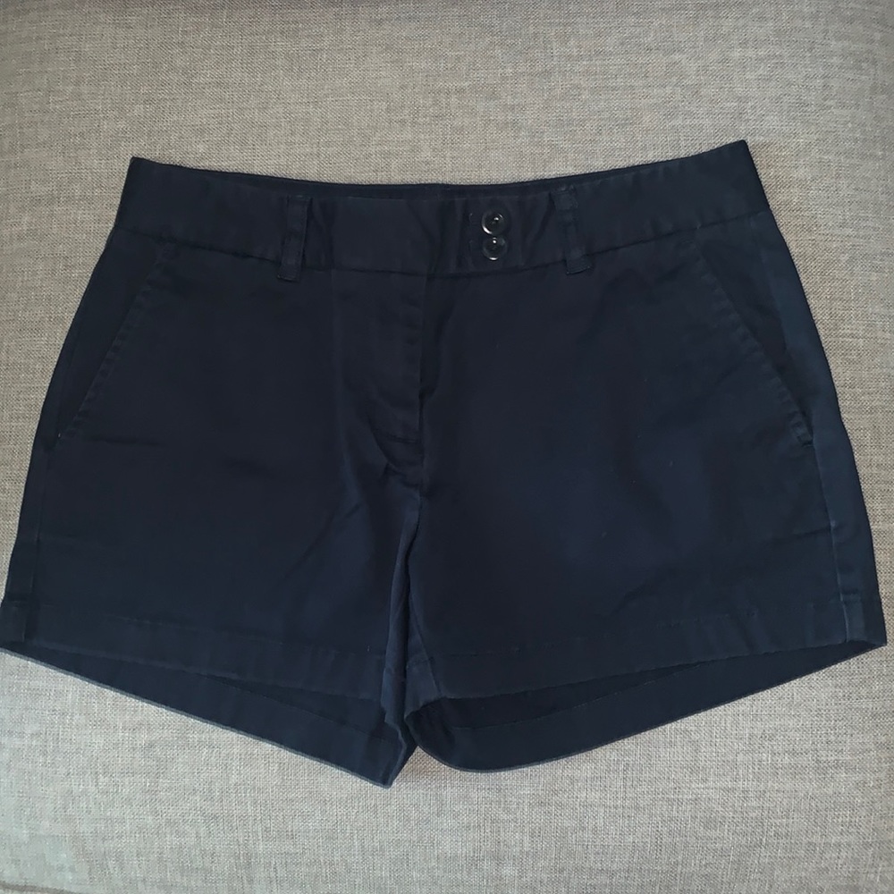 Vineyard Vines women’s every day shorts - navy - size 6
